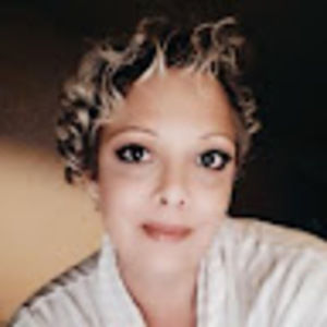 Meet your Posher, Janelle lynn